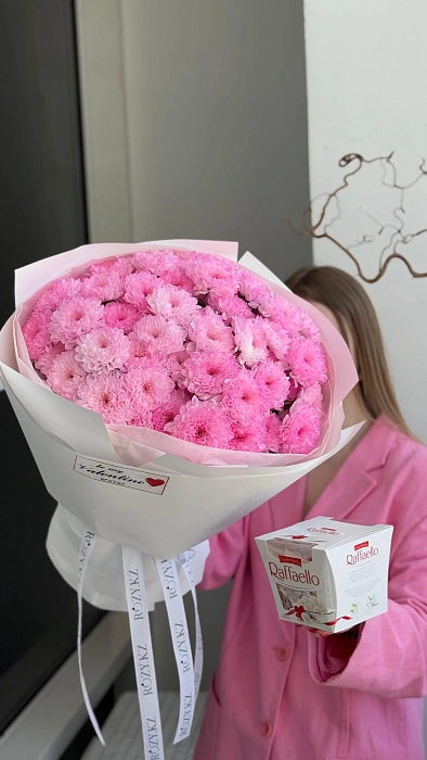 Комбо из 9 хризантем и Raffaello - купить в Астане с доставкой