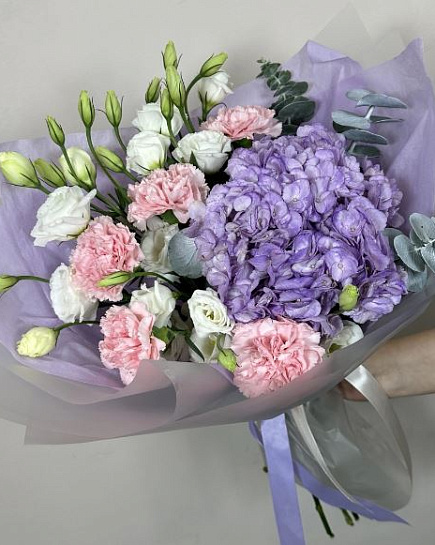 Malik's bouquet of hydrangea and lisianthus with delivery to Almaty