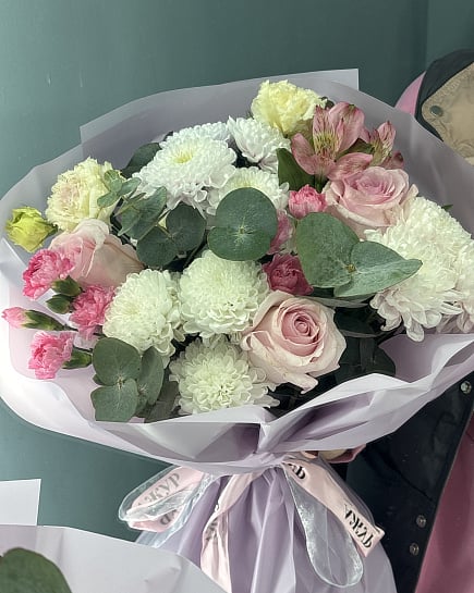 Зефирное очарование с розами и хризантемами с доставкой по Астане