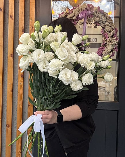 Белоснежная нежность эустомы with delivery to Almaty