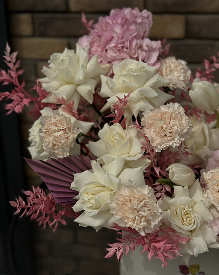 Bouquet of Luxurious Madlen box flowers delivered to Almaty