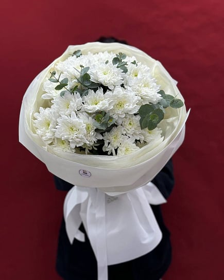Chrysanthemum in the bouquet with delivery to Almaty