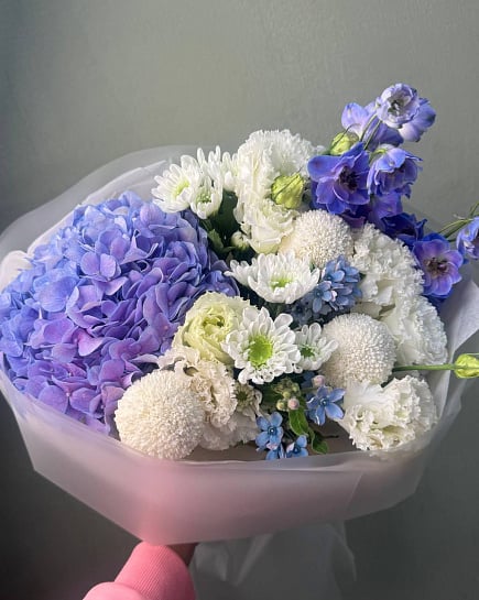 Синий и фиолетовый круглый букет with delivery to Astana