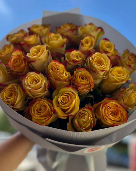 Букет из 25 Голландских роз "Лучи Заката" с доставкой по Алматы
