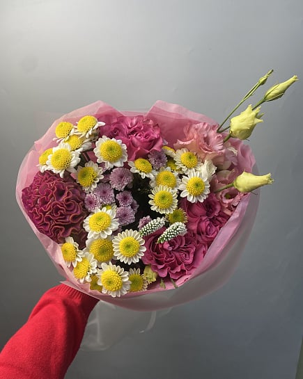 Яркий микс из хризантем и эустомы с доставкой по Астане
