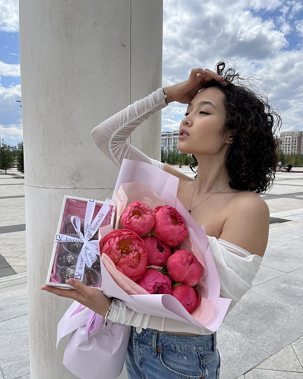 Bouquet of Set Peonies+Strawberries flowers delivered to Astana