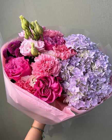 Букет: гортензия, розы, эустома with delivery to Astana