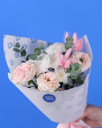 Bouquet “Compliment 3” with delivery to Astana