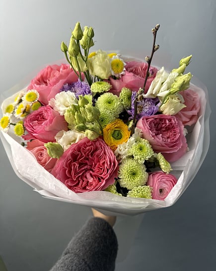 Цветочный микс с пионовидными розами и ранункулюсами с доставкой по Астане