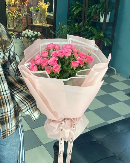 Розовый круглый букет из кустовых роз с доставкой по Астане