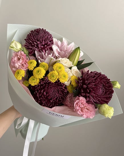 Ассиметричный букет из лилий и хризантем with delivery to Astana