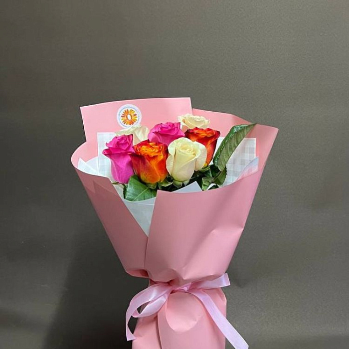 Bouquet of 7 Dutch mix roses