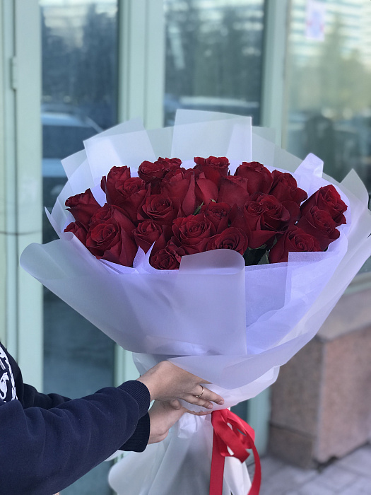 Высокие красные розы 25 штук Высокие красные розы 25 штук