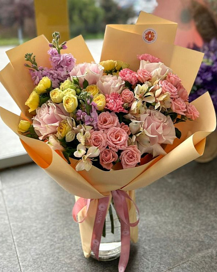 Яркий букет цветов с доставкой по Алматы