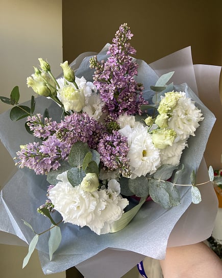 Весенний букет с сиренью и эустомой с доставкой по Астане
