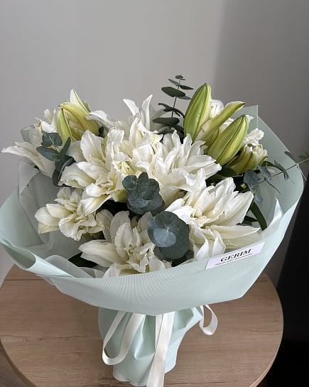 Белоснежные лилии с эвкалиптом с доставкой по Астане
