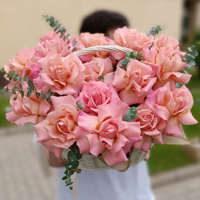 Bouquet of 21 French roses in a box