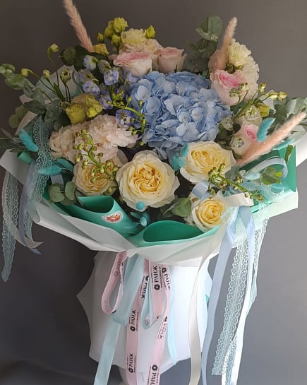 Небесная гортензия с пионовидными розами with delivery to Almaty