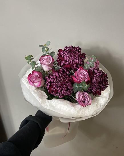 Букет из пионовидных роз и хризантем с доставкой по Астане