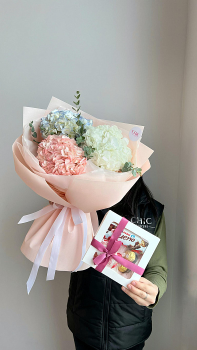 Combo bouquet with sweet box