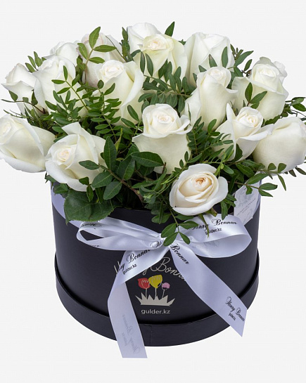 Коробка с элегантными розами "Белый шоколад" с доставкой по Алматы