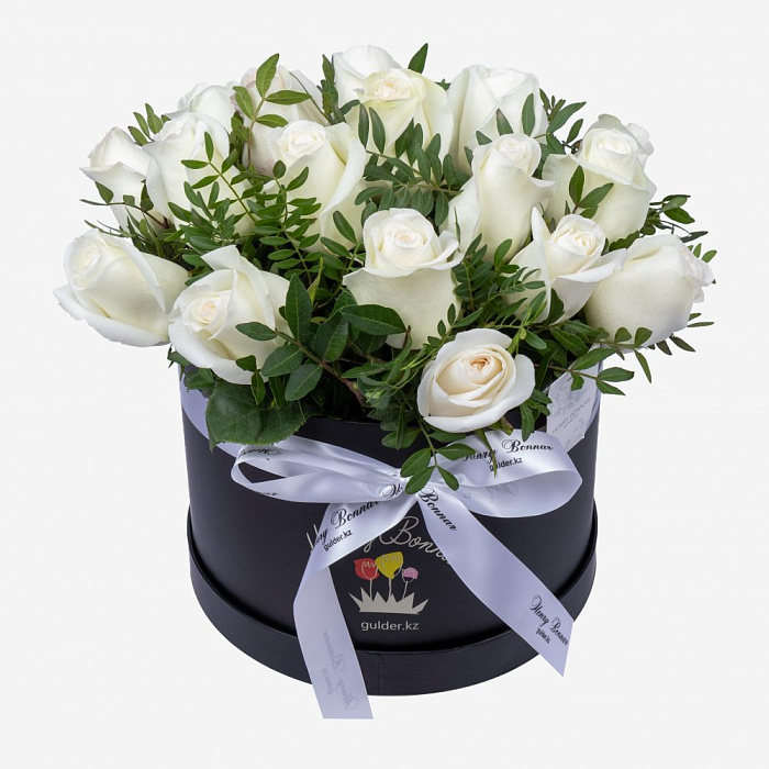 Box with elegant roses White chocolate