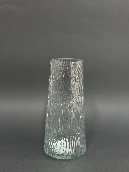 A vase A vase