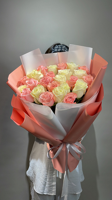 Mix bouquet of Dutch roses 50-60 cm.