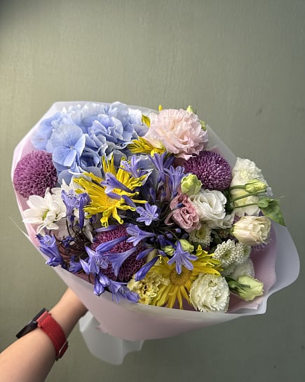 Яркий микс из гортензий и хризантем with delivery to Astana
