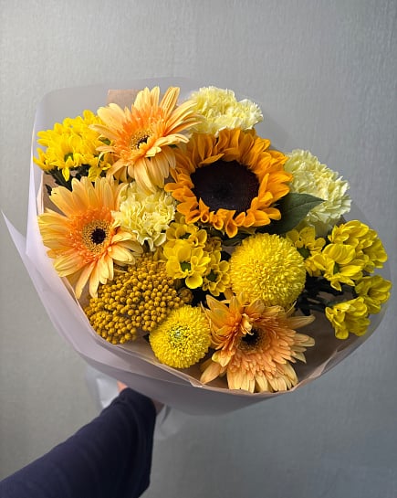 Желтый круглый букет с герберами и подсолнухом with delivery to Astana