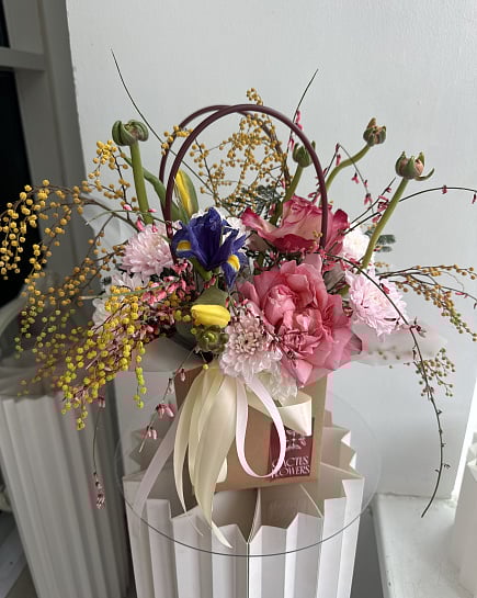 Весенний букет с пионовидными розами и мимозой с доставкой по Астане