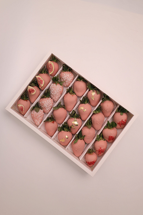 Set of 24 strawberries in pink Belgian chocolate