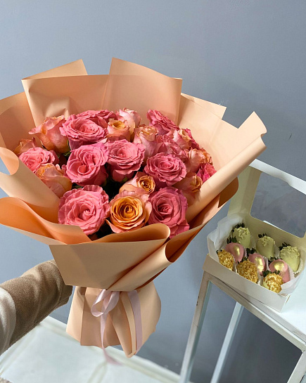 Bouquet of Bouquet set of 25 mixed roses + 9 chocolate covered strawberries flowers delivered to Aktau