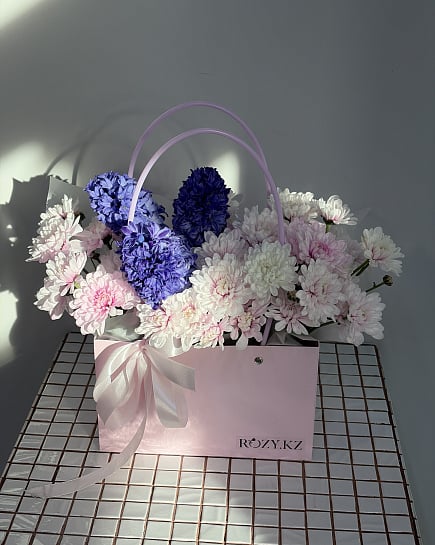 Весенний дуэт: Гиацинты и хризантемы с доставкой по Астане