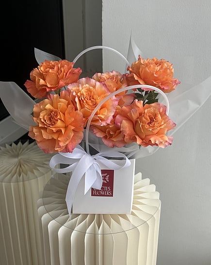 Солнечный комплимент из пионовидных роз с доставкой по Астане