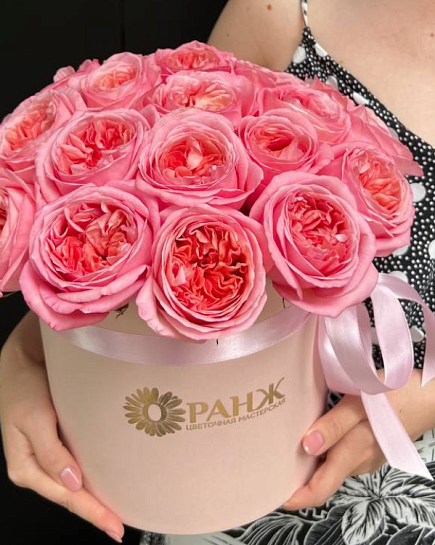 Букет из 25 пионовидных роз в коробке  с доставкой по Алматы