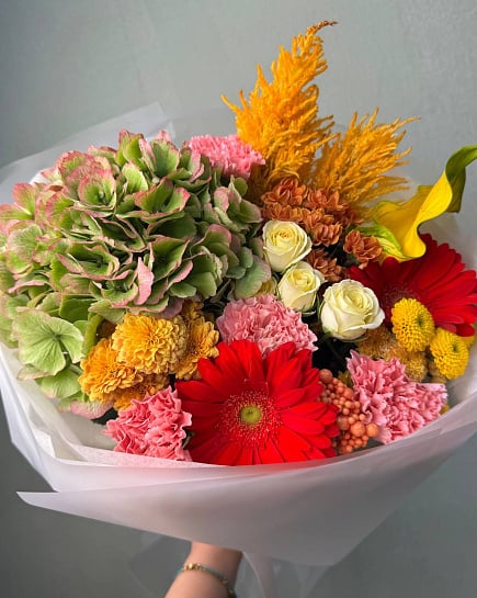 Большой букет с розами и гортензией with delivery to Astana