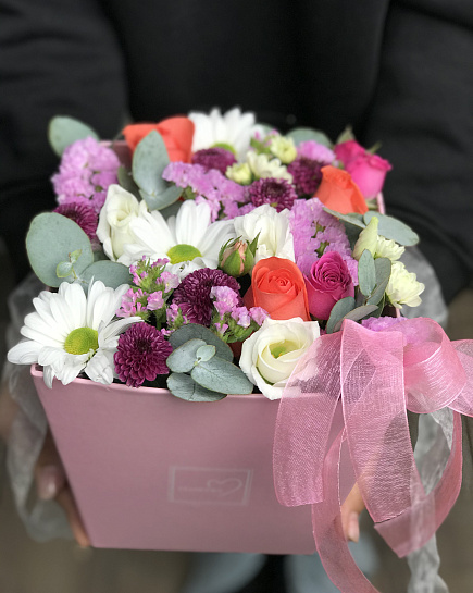 Сборный букет цветов в коробке "Сюрприз" с доставкой по Астане