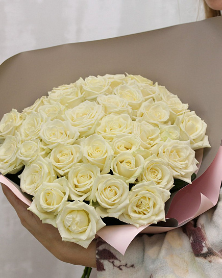 Букет из 35 белых роз 40 см с доставкой по Алматы