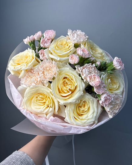 Солнечный дуэт роз и гвоздик с доставкой по Астане