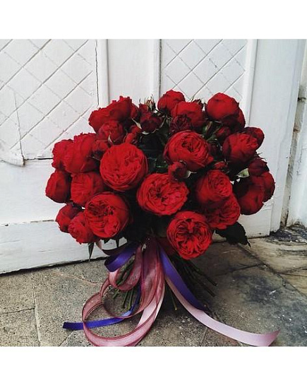 Букет из кустовых роз "Во власти чувств" с доставкой по Алматы