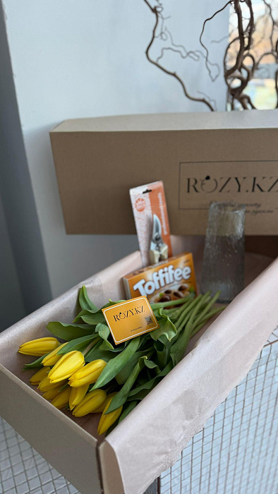 Box “Your own florist” 15 yellow tulips Box “Your own florist” 15 yellow tulips