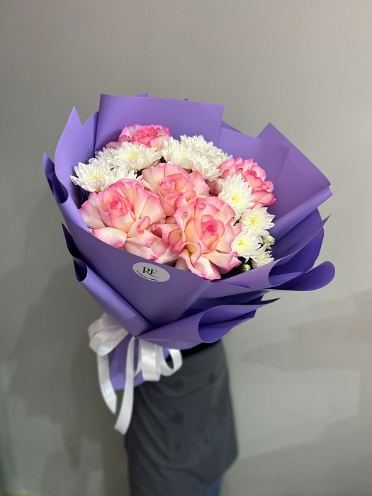 Euro bouquet with roses and chrysanthemums