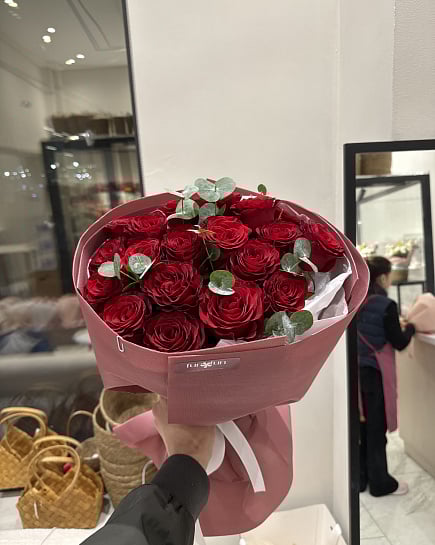 Классический букет красных роз с доставкой по Астане