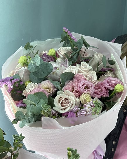 Розовый шарм с эустомой и розами с доставкой по Астане