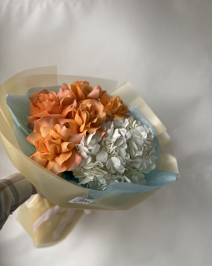 Light bouquet of roses and hydrangea with delivery to Astana