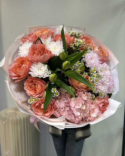 Большой круглый букет с розами и лилиями with delivery to Astana