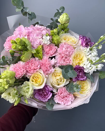 Пастельная палитра с гортензией и розами с доставкой по Астане