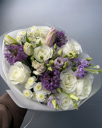 Белоснежная элегантность с фиолетовыми акцентами с доставкой по Астане