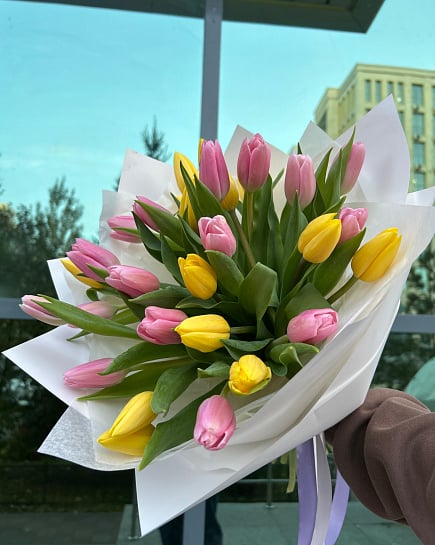 Розово-желтый круглый букет тюльпанов with delivery to Astana